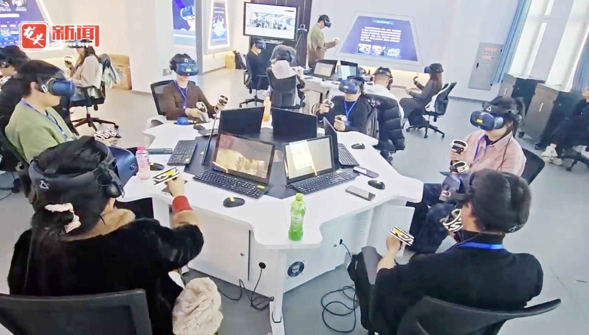 艺术学院师生在黑龙江省第二届高校“AI+VR”数字绘画创作大赛中斩获佳绩，展现数字文化创意软件新实力